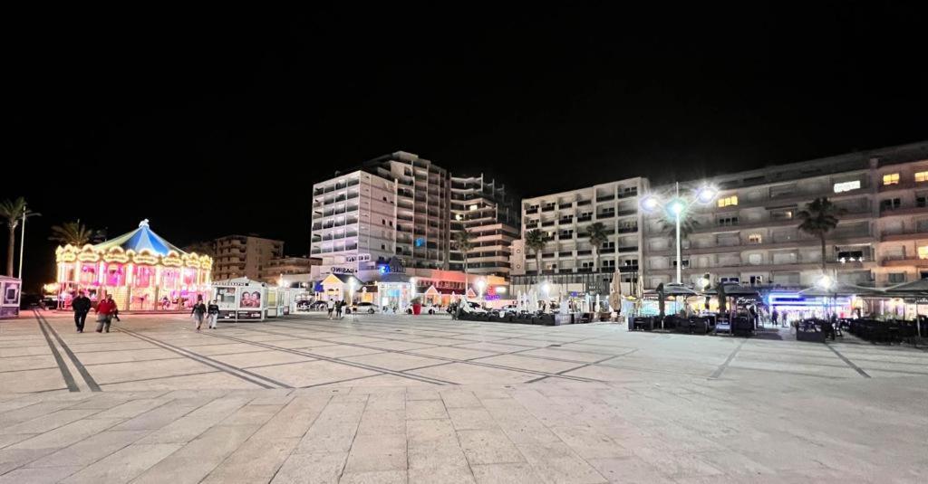 Appartement Vue Mer Parking Prive Place Med Canet-en-Roussillon Exteriör bild